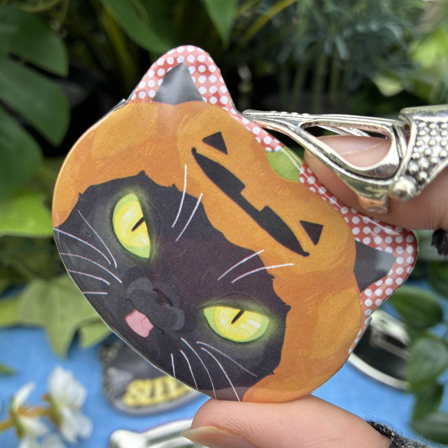 Phantom Cat-shaped Buttons